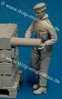 BW 057 - Pz.– Soldat, Granate aus Mun. Kiste ziehend